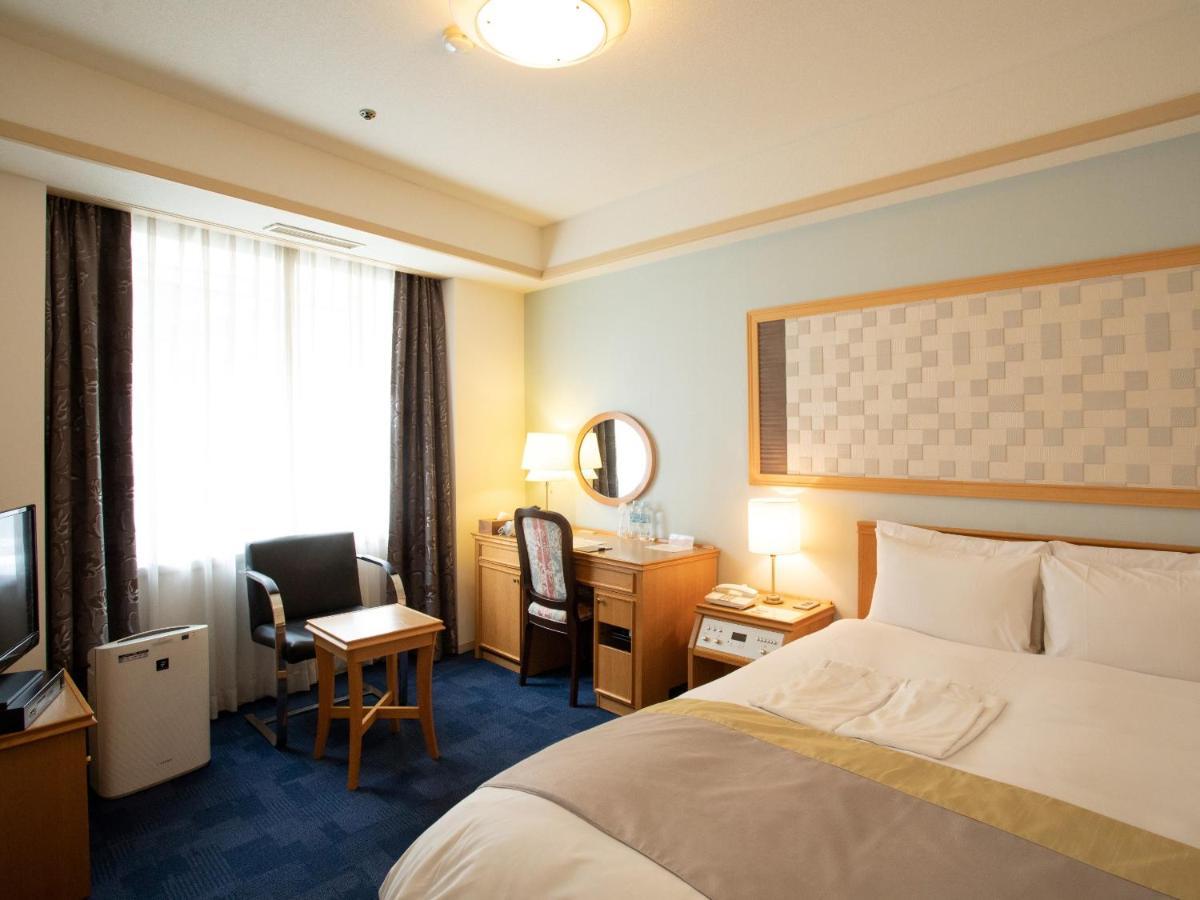 Hotel Tokyo Garden Palace Exterior photo