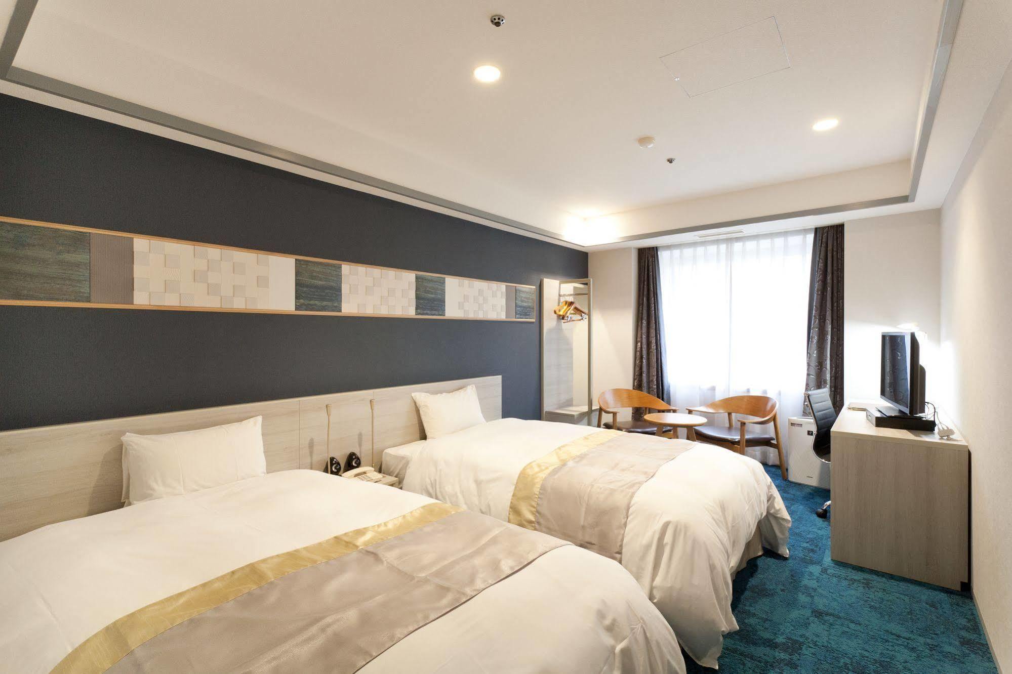 Hotel Tokyo Garden Palace Exterior photo