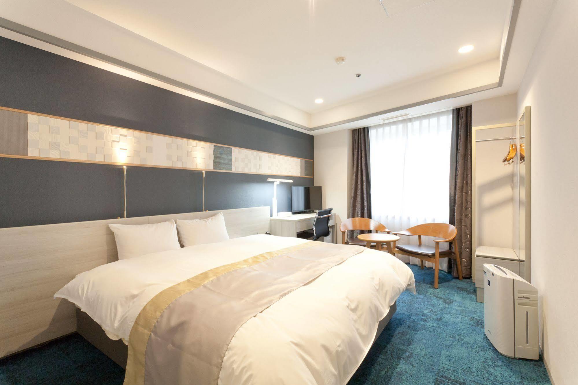 Hotel Tokyo Garden Palace Exterior photo