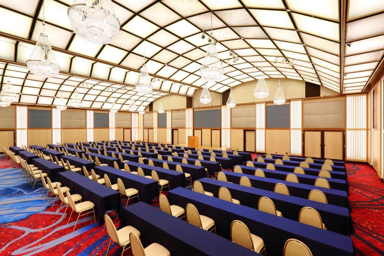 Hotel Tokyo Garden Palace Exterior photo